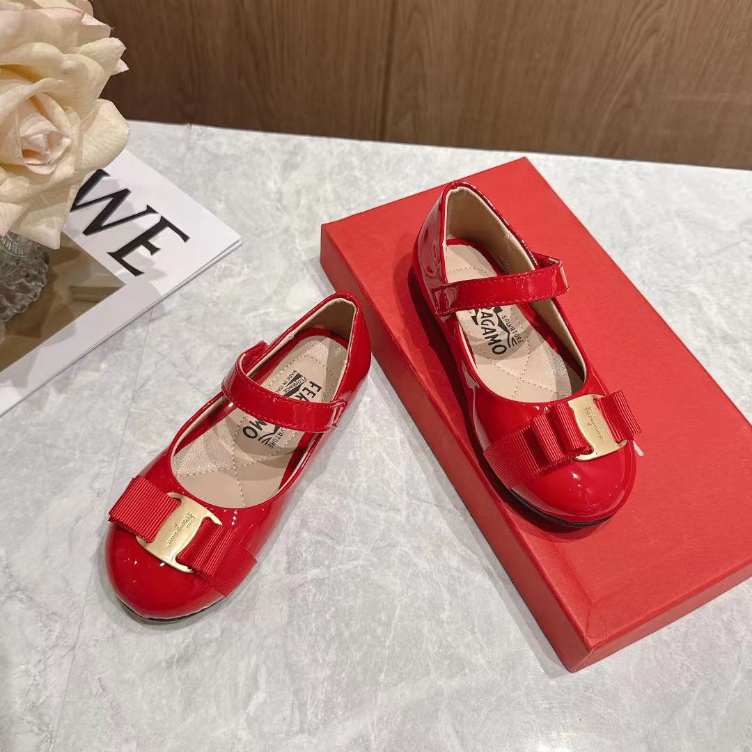Children's shoes child